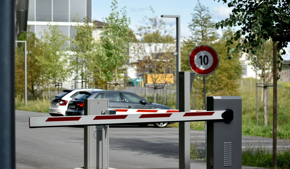 Контроль доступа сотрудников и посетителей